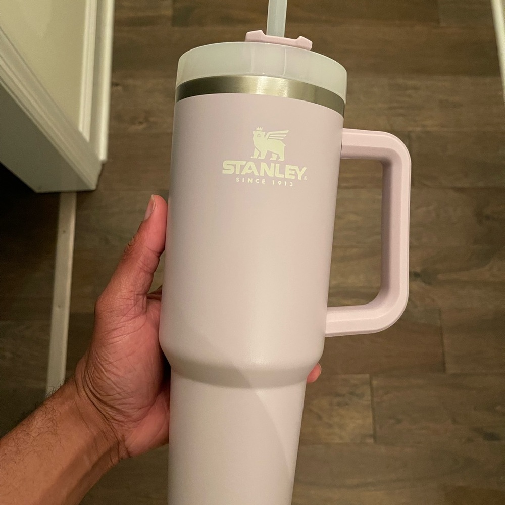 Stanley 40z cup w/ handle. Brand new with box.
